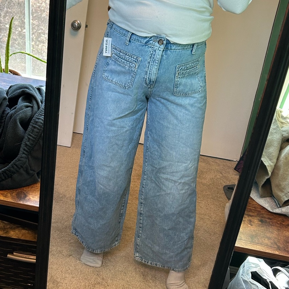 baggy wide leg 70s style high rise light drapey denim color from old navy NWT